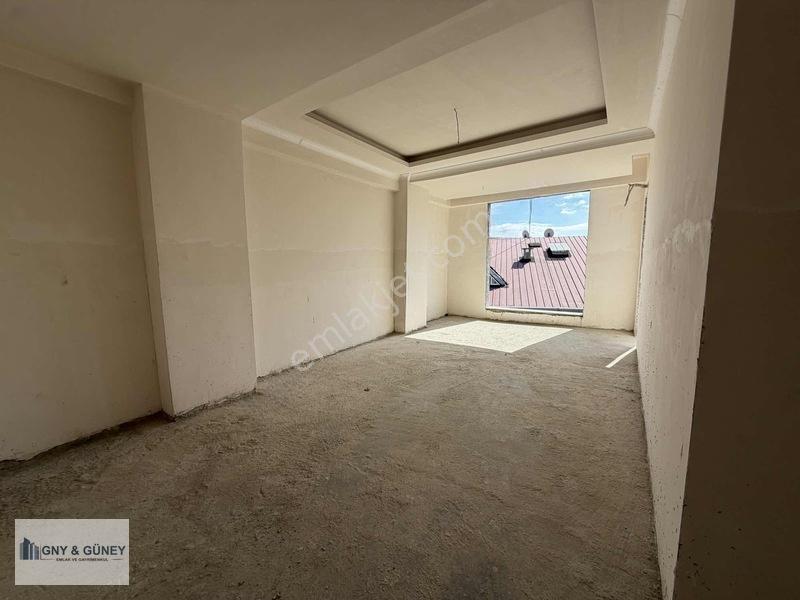 Güney Emlak'tan 2+1 Cadde Üstü Satılık Daıre — fotoğraf 4