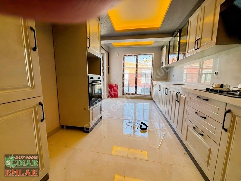 Çınar'dan Malazgirt'de Lüks Yapılı Çift Balkon 3+1 Sıfır Daire — fotoğraf 3