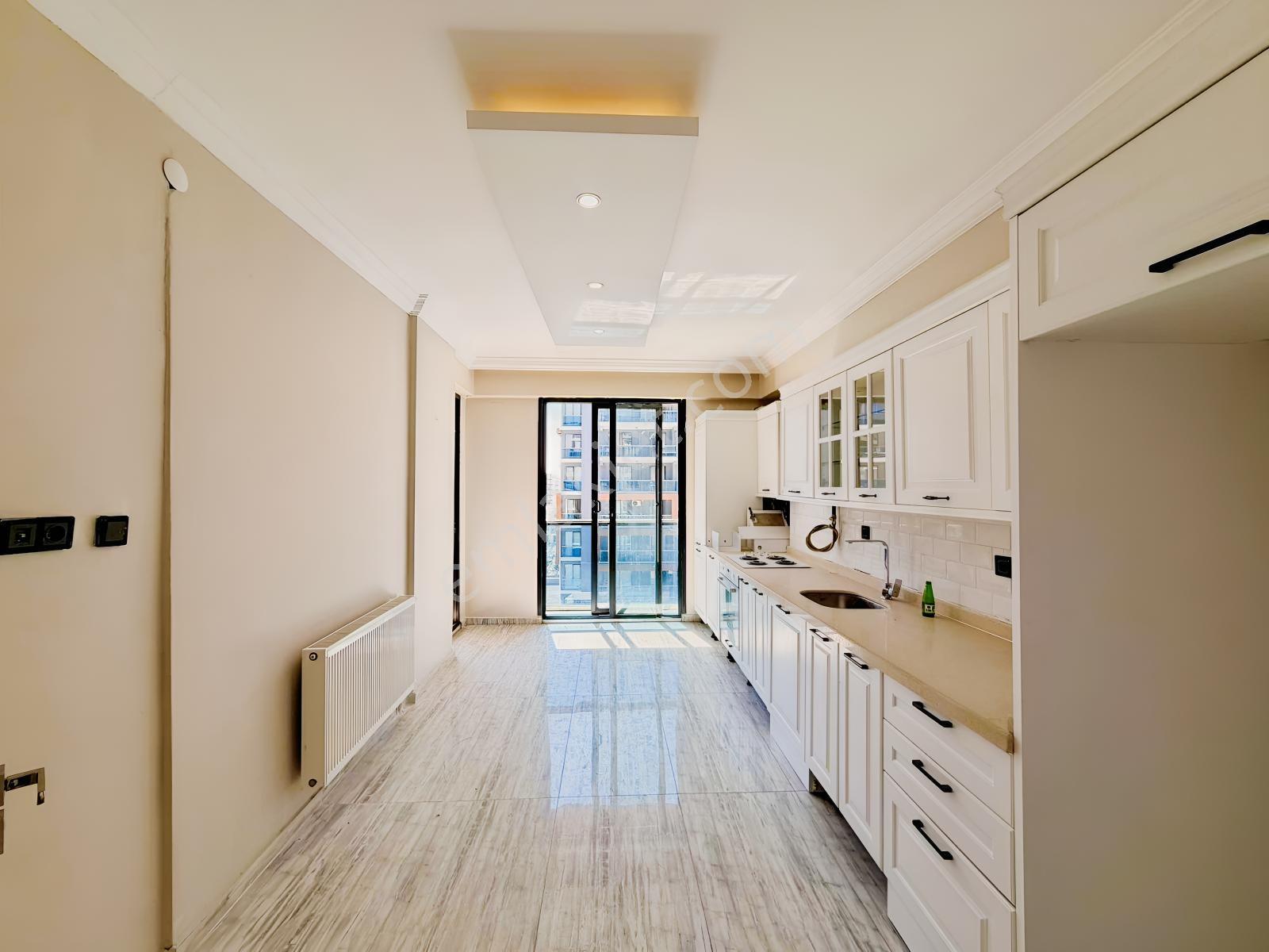 Altınşehir Mahallesi Site İçerisinde Satılık 3+1 Daire