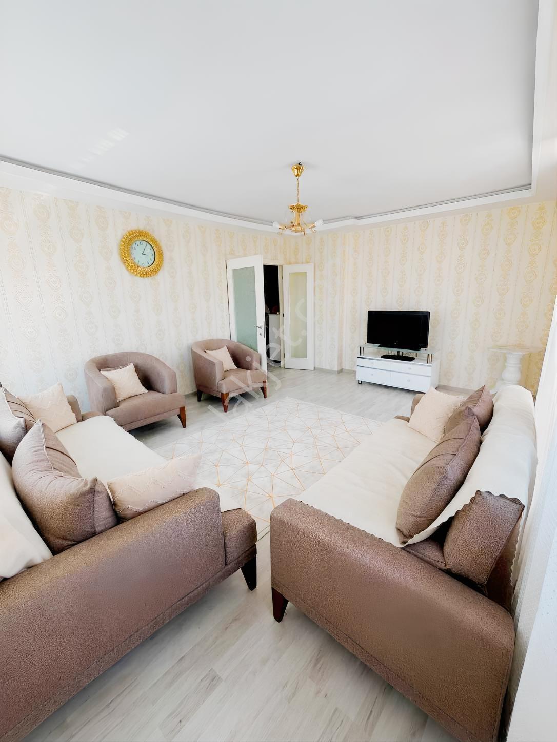 Kuşcağızda Katta Full Yapılı Cadde Yakını Ferah 3+1 Daire