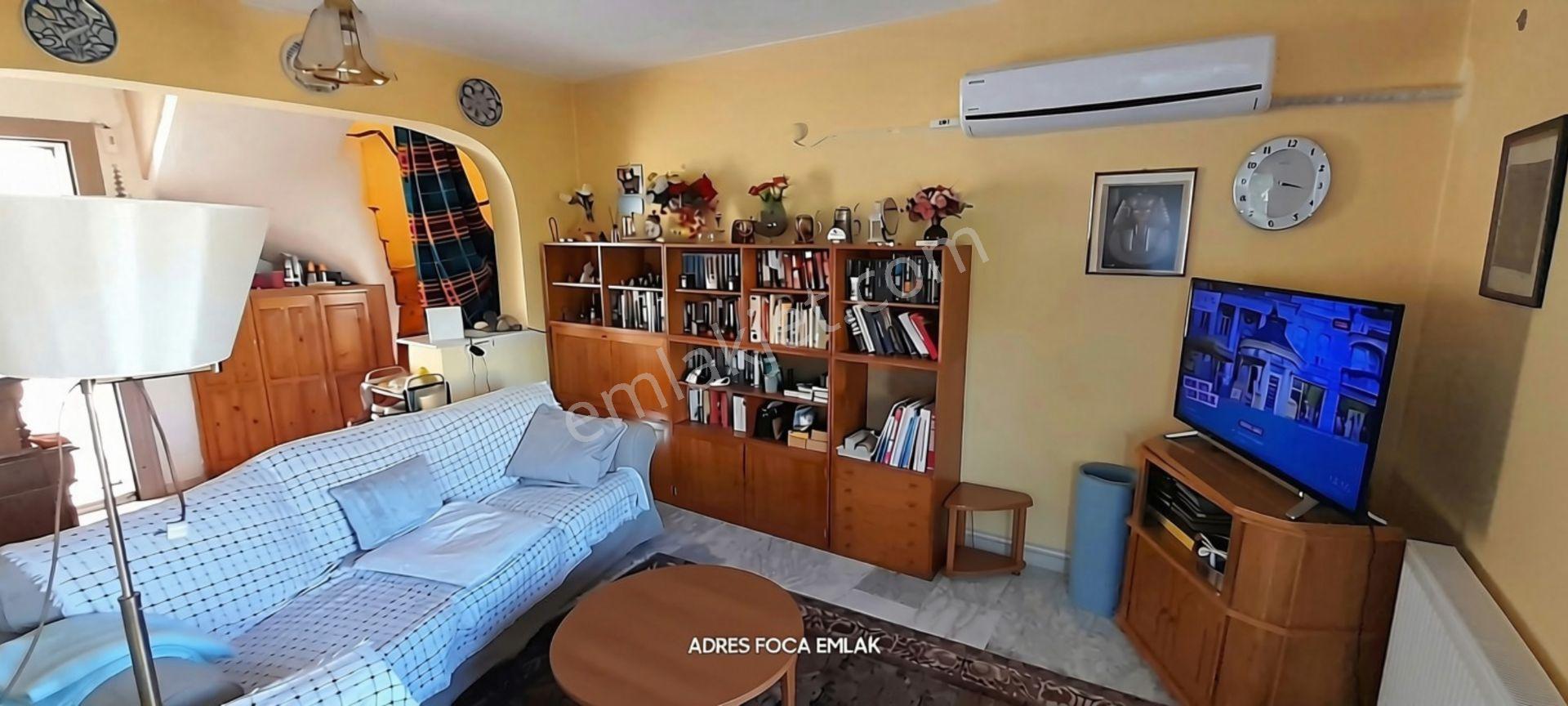 Yenifoça Narezen'de Deniz Manzaralı Bahçeli Doğalgazlı 2+1 Dubleks — fotoğraf 7