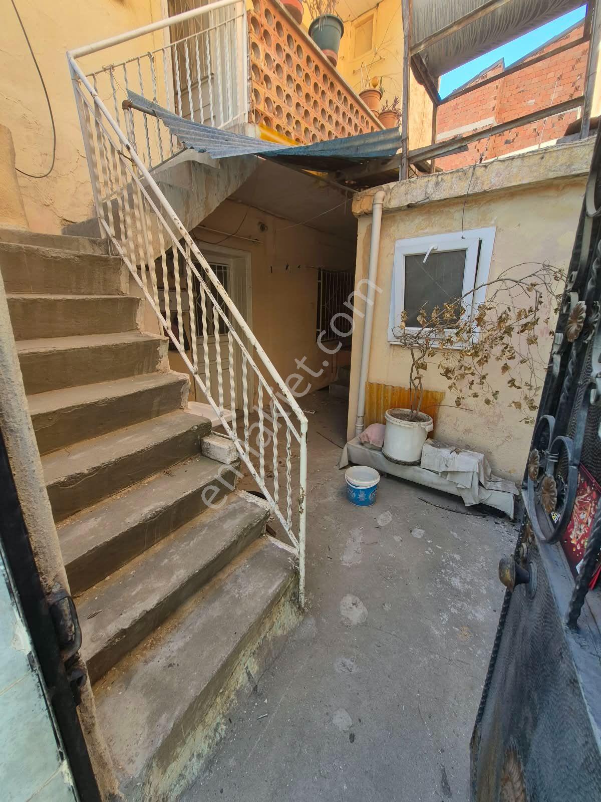 İzmir'in Merkezinde//konak Boğaziçinde.okulun Altsokağında/hastaneye5dk//2katlı Acil Satılık Ev — fotoğraf 8
