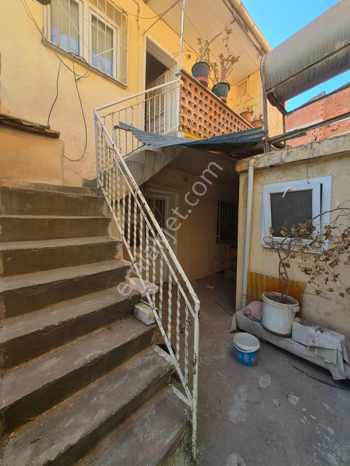 İzmir'in Merkezinde//konak Boğaziçinde.okulun Altsokağında/hastaneye5dk//2katlı Acil Satılık Ev — fotoğraf 9