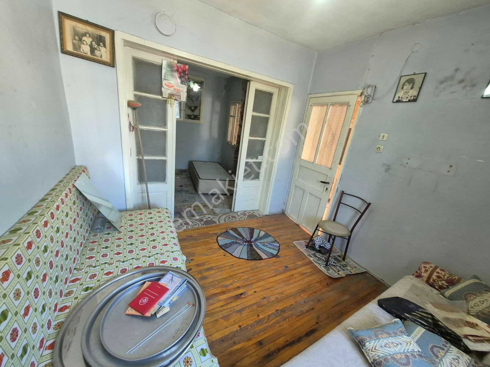 İzmir'in Merkezinde//konak Boğaziçinde.okulun Altsokağında/hastaneye5dk//2katlı Acil Satılık Ev — fotoğraf 13