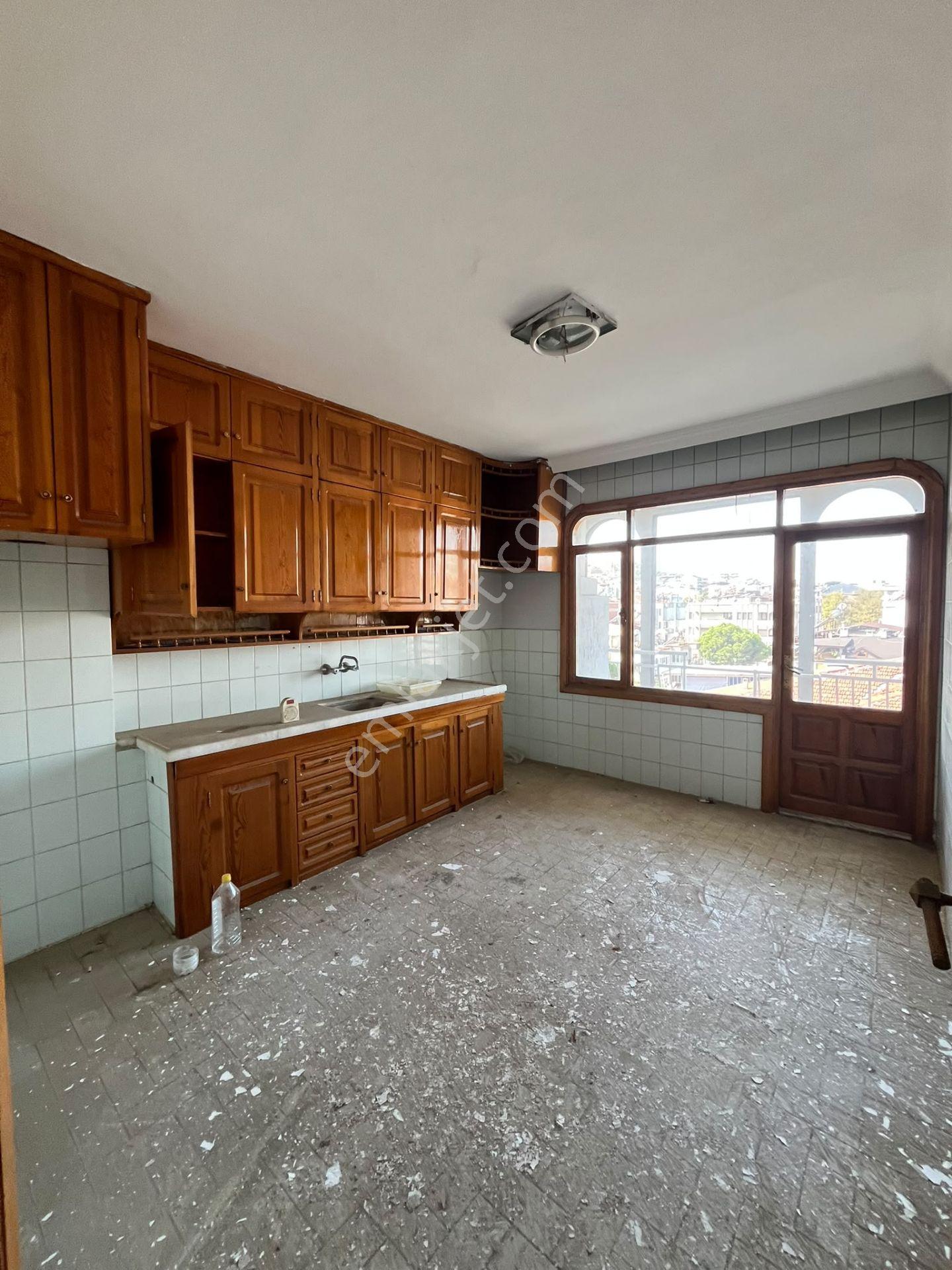 Salihli Erdem Emlak’tan Menderes Caddesi’nde Satılık 3+1 Daire — fotoğraf 2