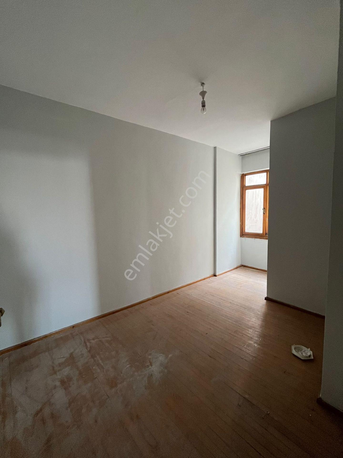 Salihli Erdem Emlak’tan Menderes Caddesi’nde Satılık 3+1 Daire — fotoğraf 8