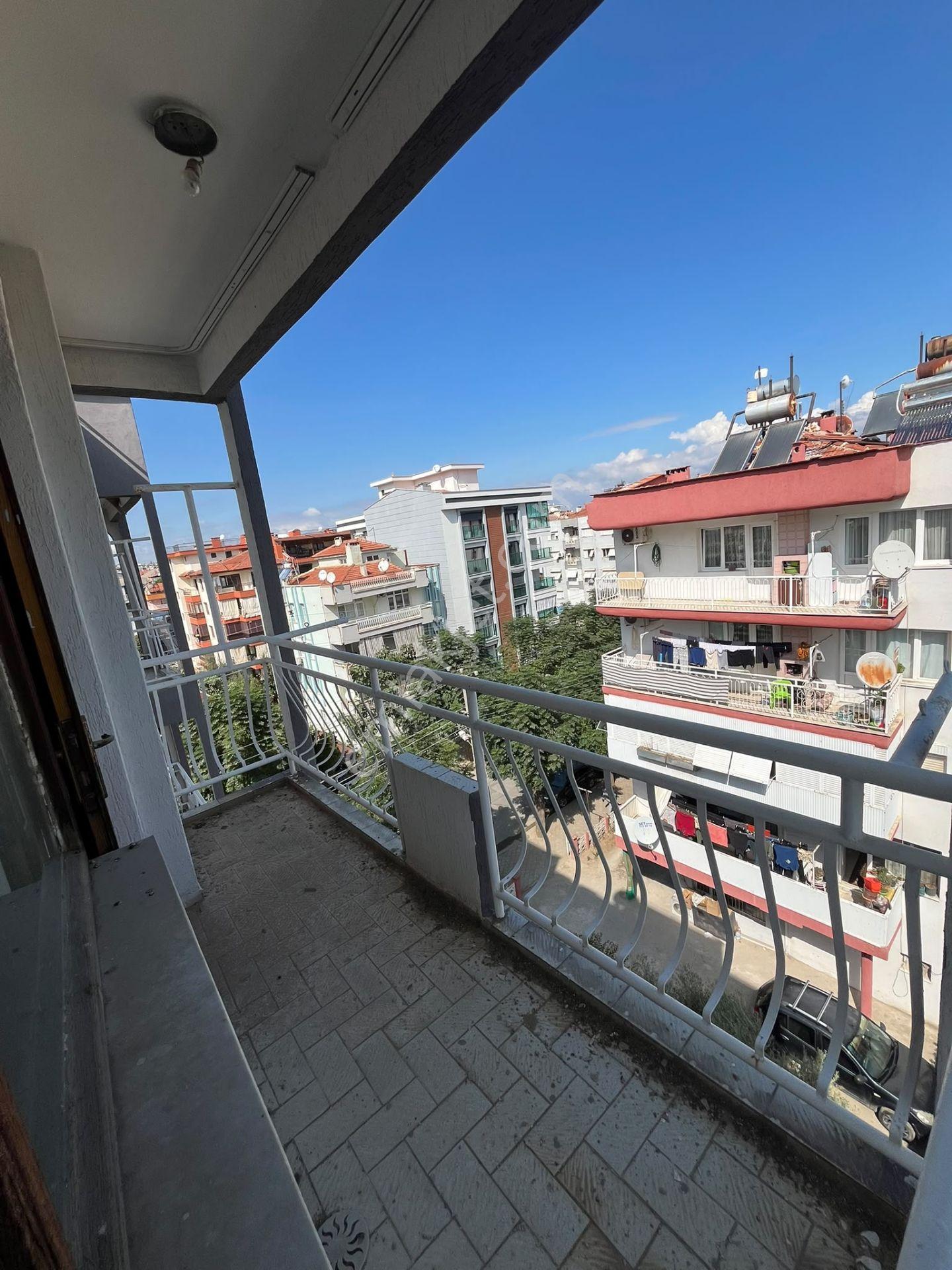 Salihli Erdem Emlak’tan Menderes Caddesi’nde Satılık 3+1 Daire — fotoğraf 12