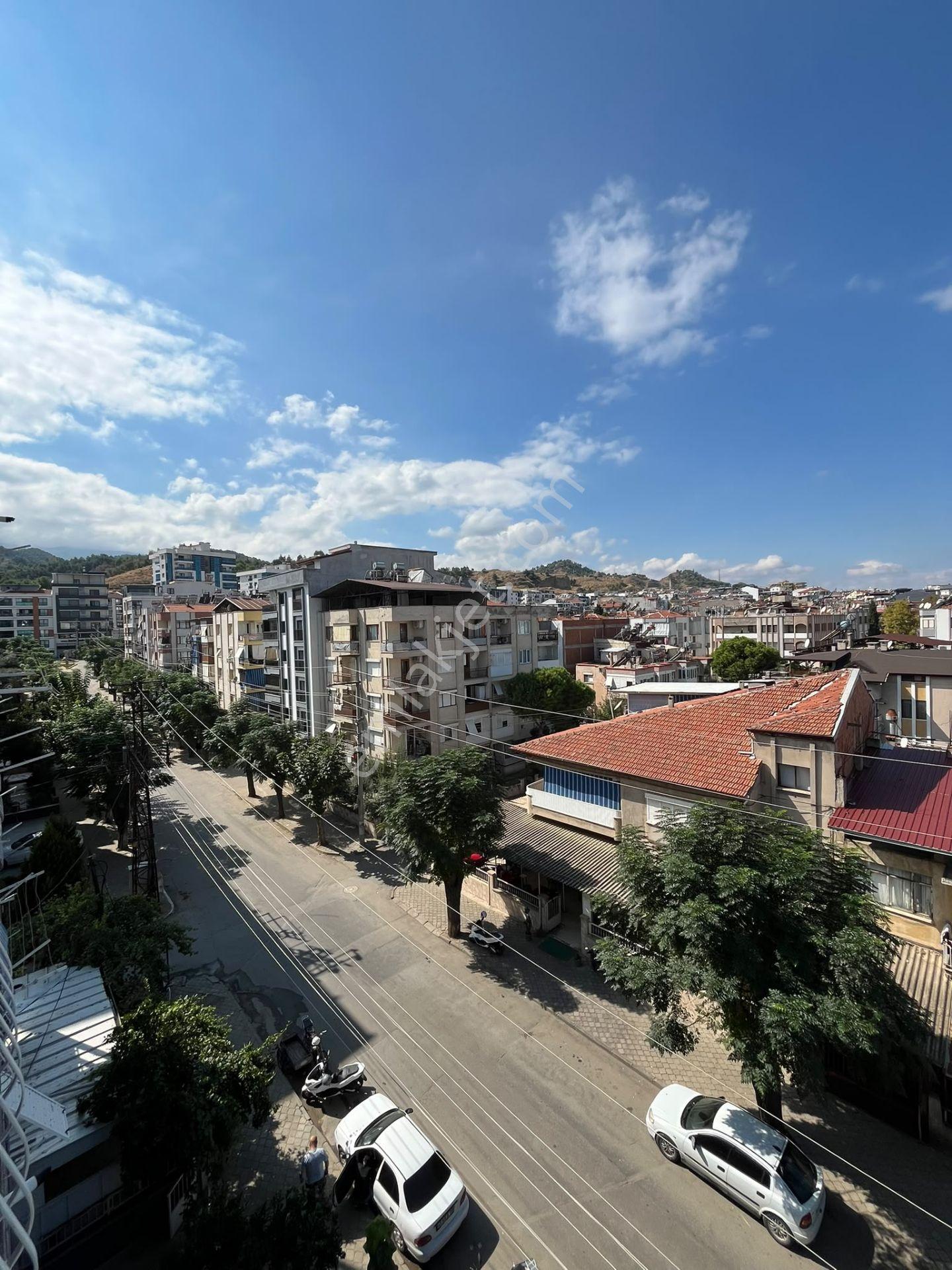 Salihli Erdem Emlak’tan Menderes Caddesi’nde Satılık 3+1 Daire — fotoğraf 13
