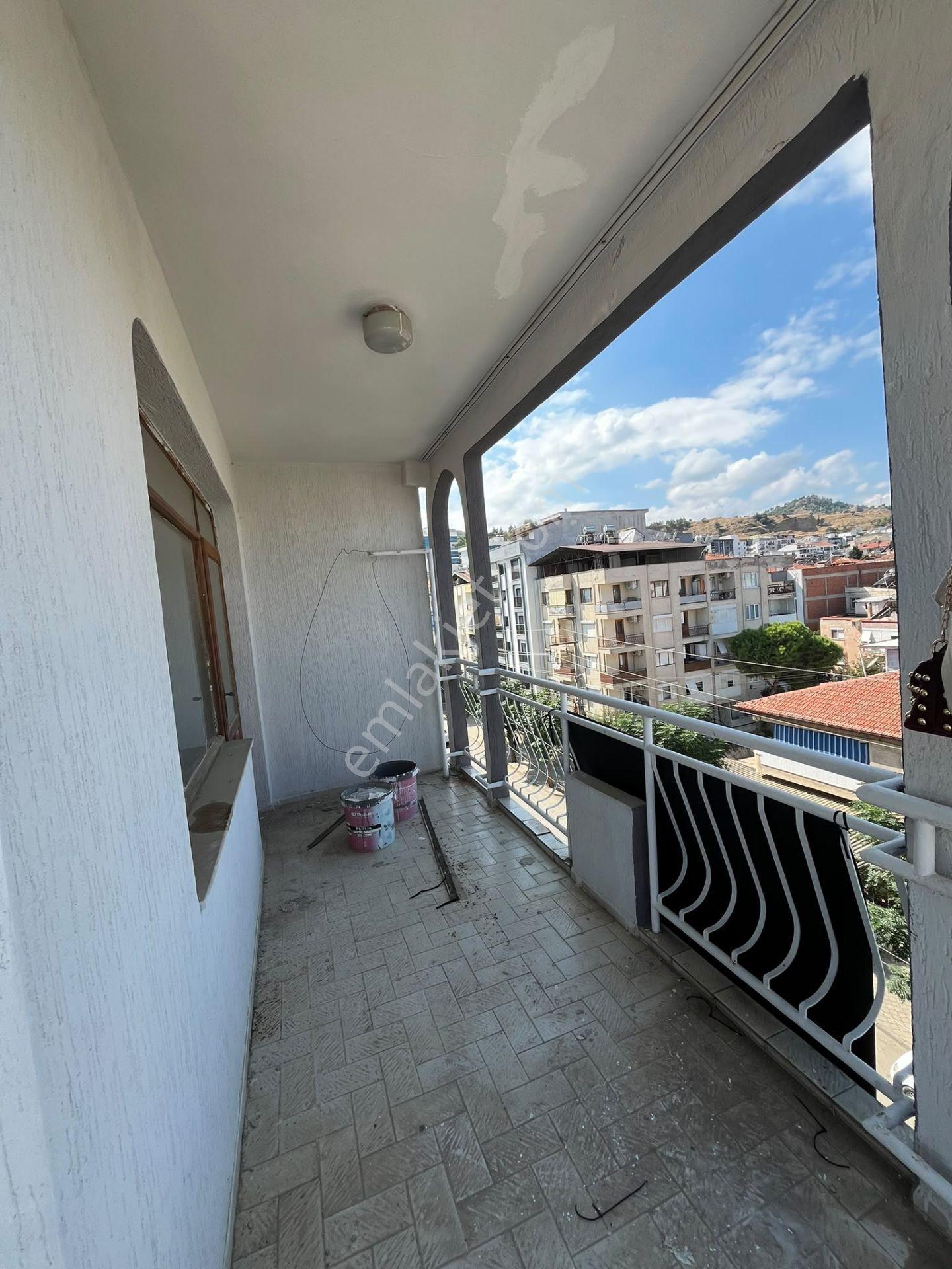 Salihli Erdem Emlak’tan Menderes Caddesi’nde Satılık 3+1 Daire — fotoğraf 15