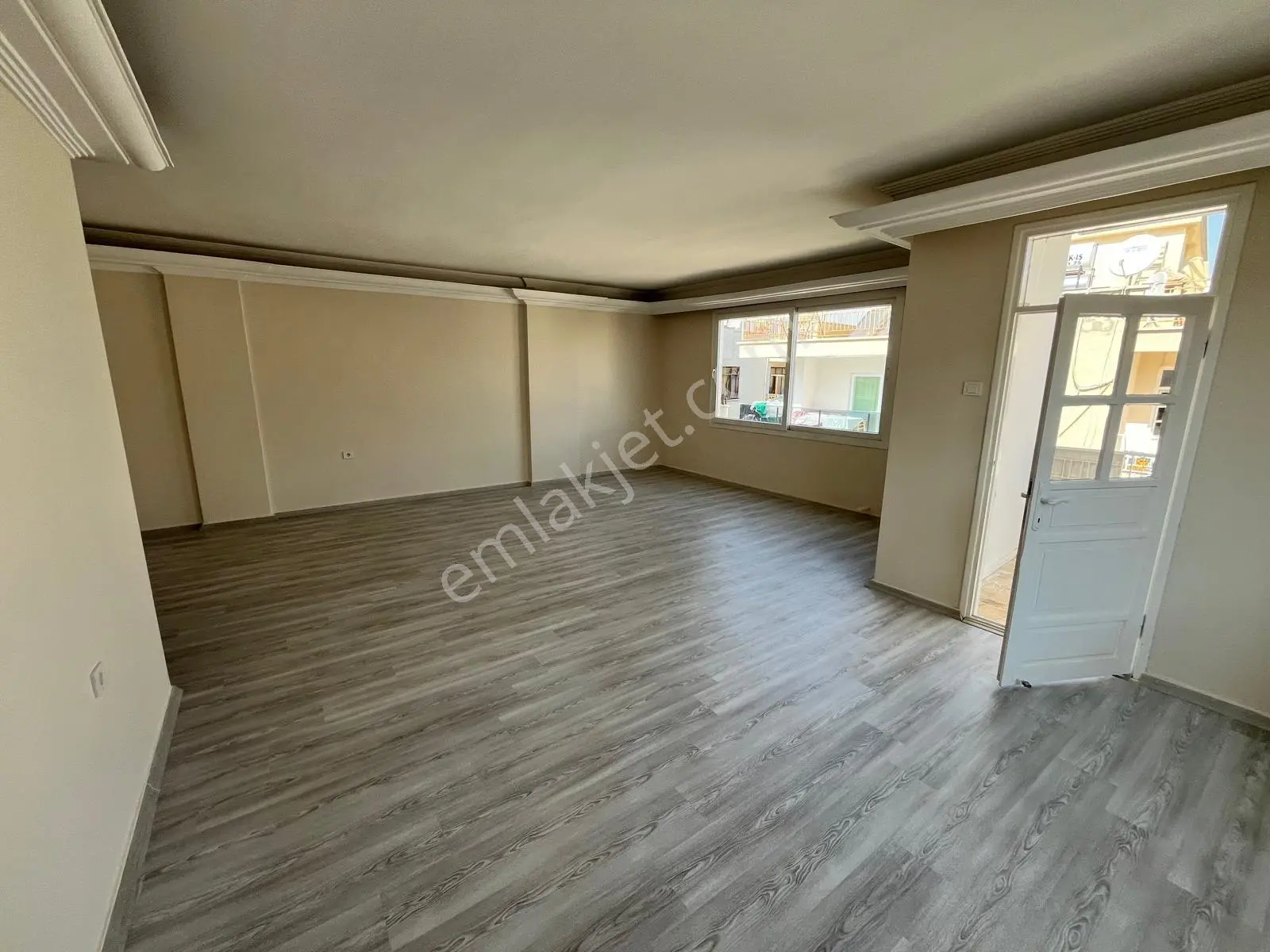 Ergünden Muğdat Cami Yanı Satılık Tertemiz Geniş 4+1 Daire — fotoğraf 2