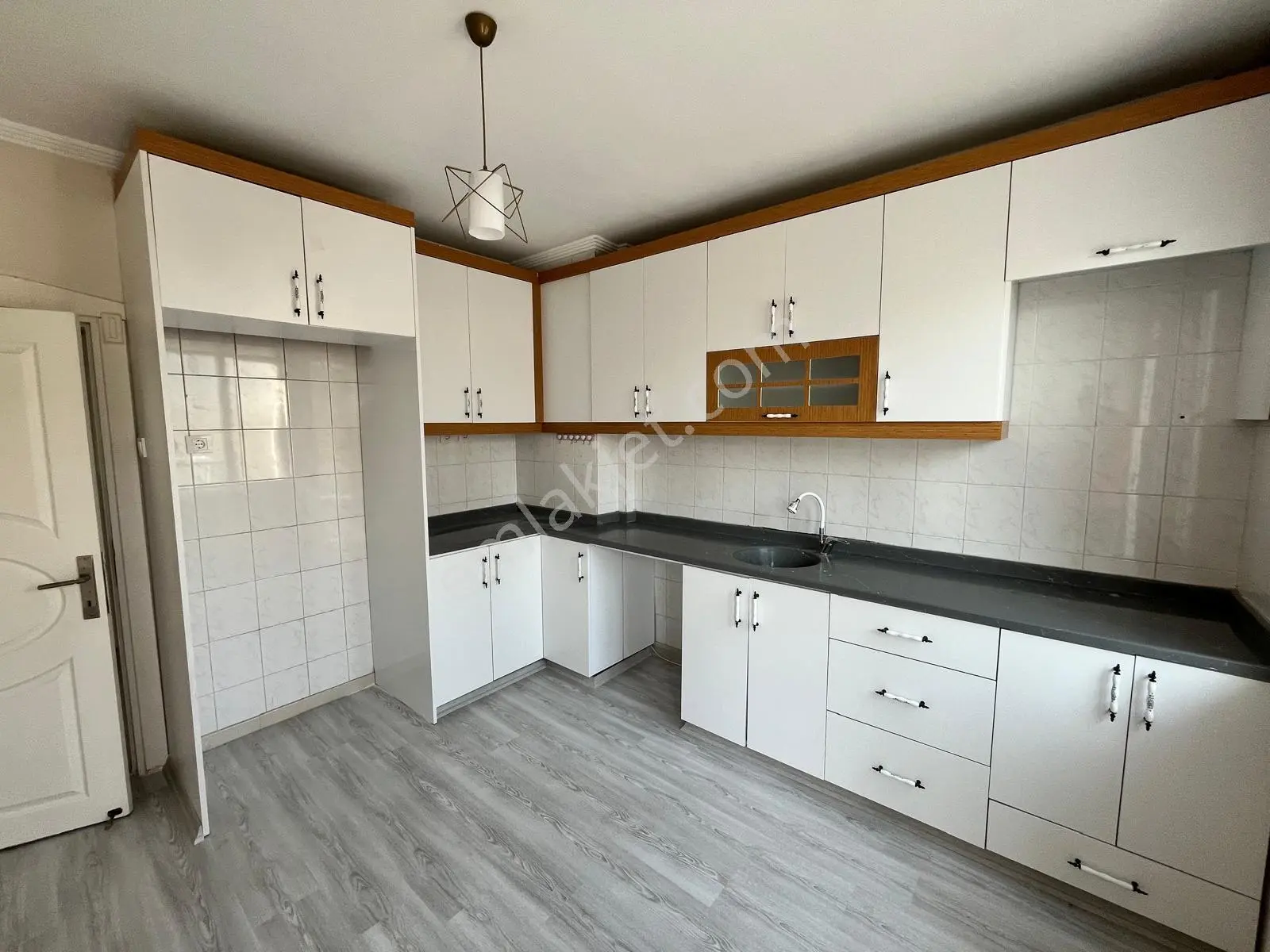 Ergünden Muğdat Cami Yanı Satılık Tertemiz Geniş 4+1 Daire — fotoğraf 6