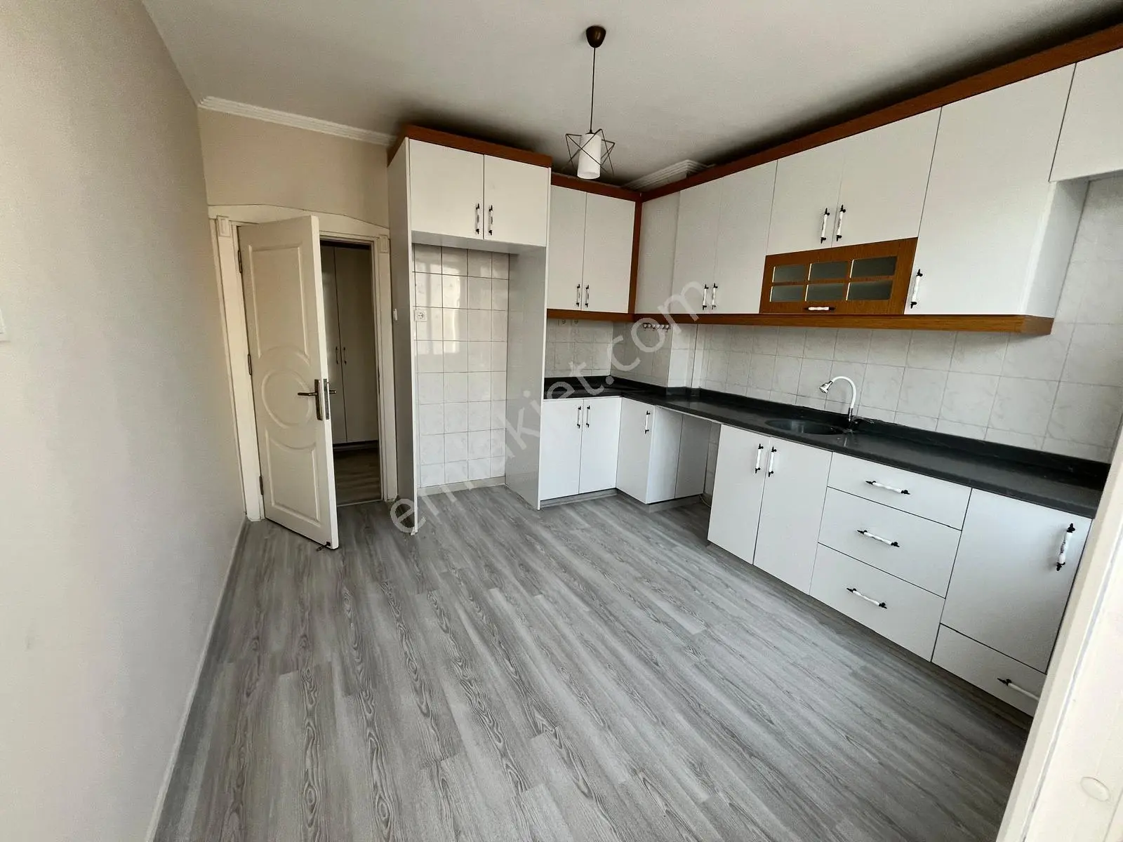 Ergünden Muğdat Cami Yanı Satılık Tertemiz Geniş 4+1 Daire — fotoğraf 8