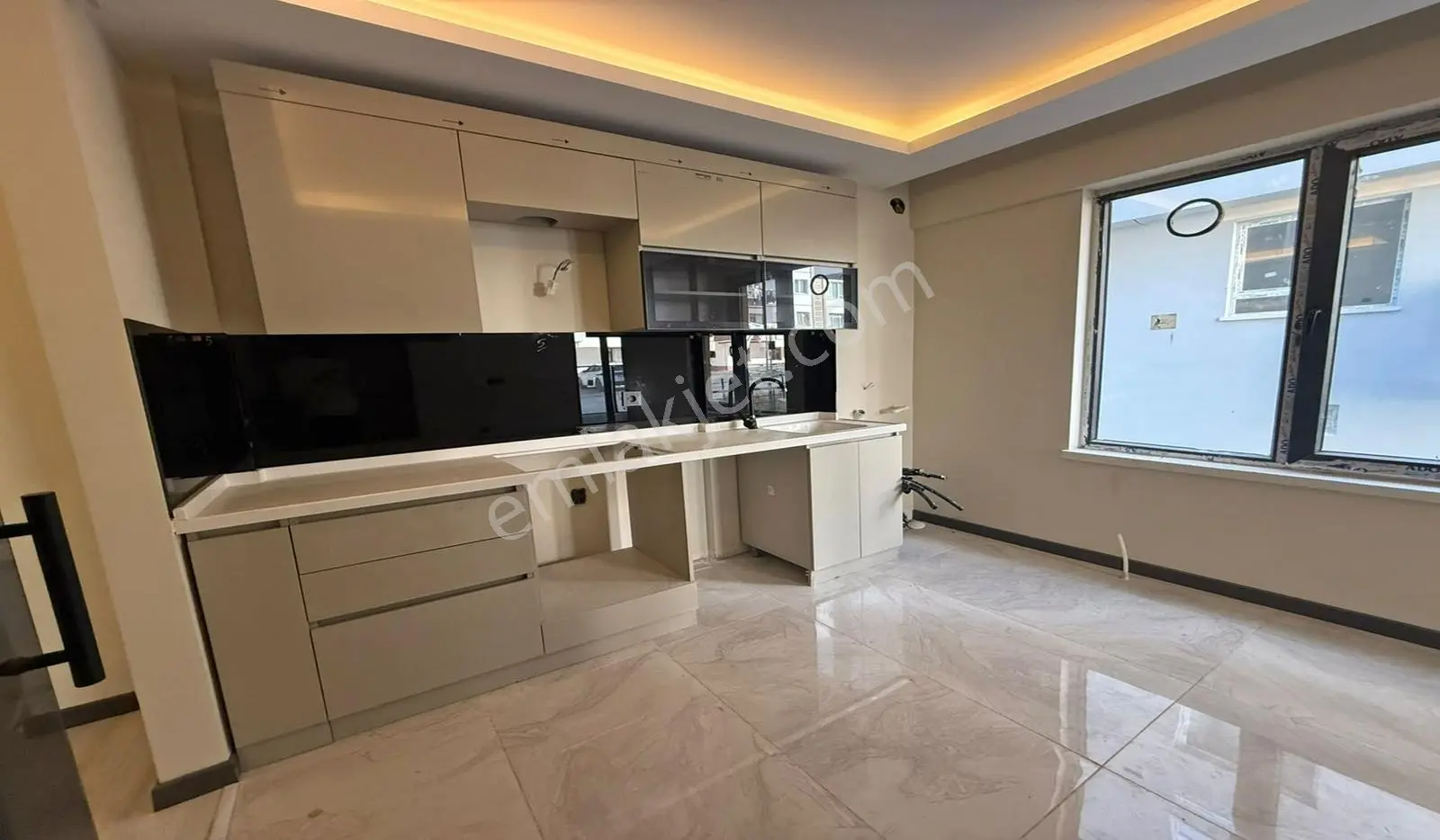 Bağlum Caddeye Köşe 3+1 1.kat Sıfır Daire Uygun Fiyata — fotoğraf 3