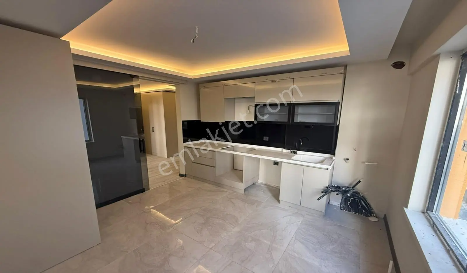 Bağlum Caddeye Köşe 3+1 1.kat Sıfır Daire Uygun Fiyata — fotoğraf 4