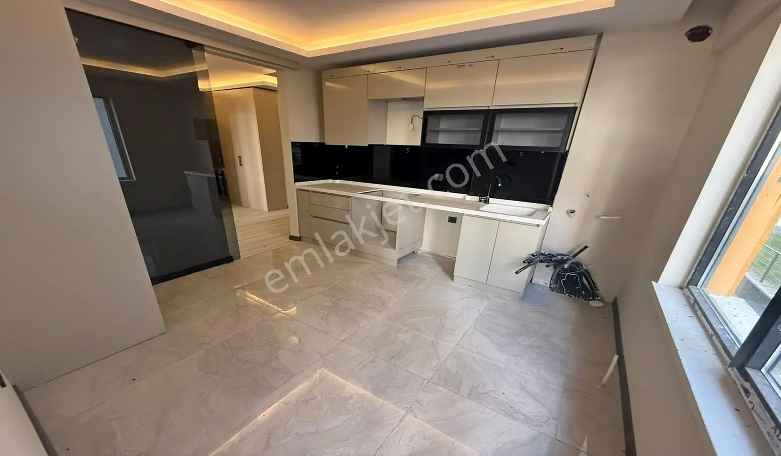 Bağlum Caddeye Köşe 3+1 1.kat Sıfır Daire Uygun Fiyata — fotoğraf 5