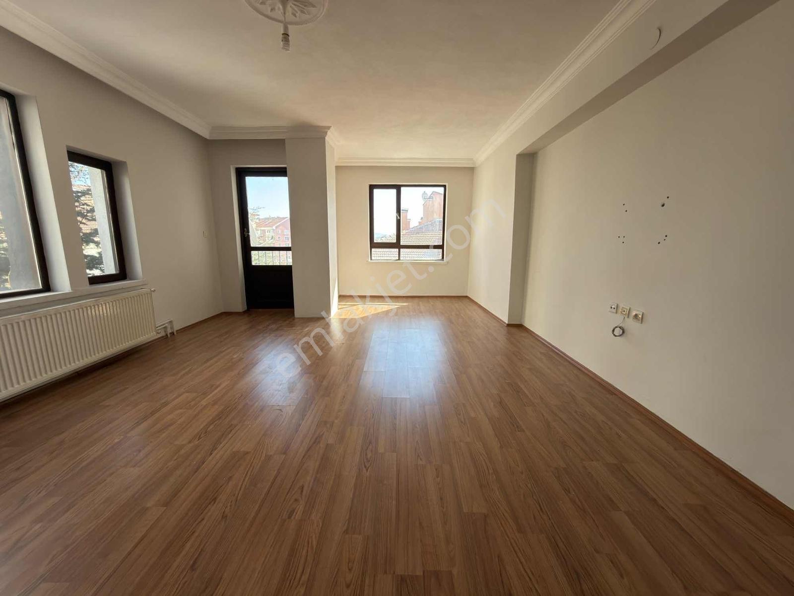 Osmangazi Baştuğ Sokakta Çift Balkonlu Asansörlü 2+1 — fotoğraf 2