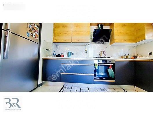 Doğalgazlı Ve Havuzlu Sitede Geniş 3+1 Daire — fotoğraf 5