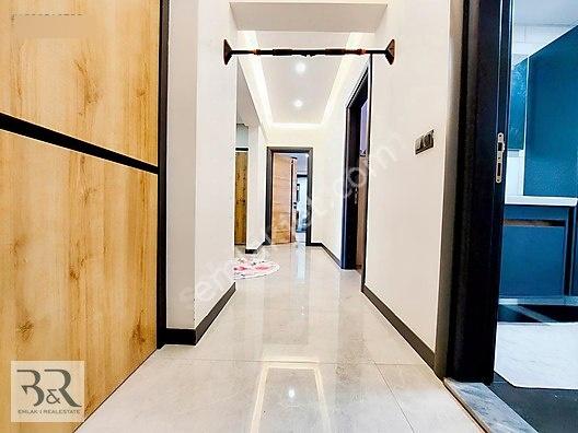 Doğalgazlı Ve Havuzlu Sitede Geniş 3+1 Daire — fotoğraf 6