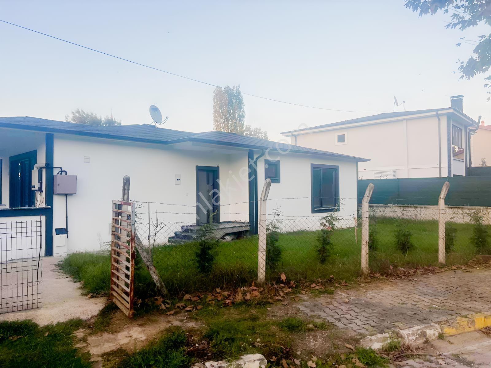 Kartepe Sarımeşede Modern Tasarımlı, Bahçeli Müstakil Ev!