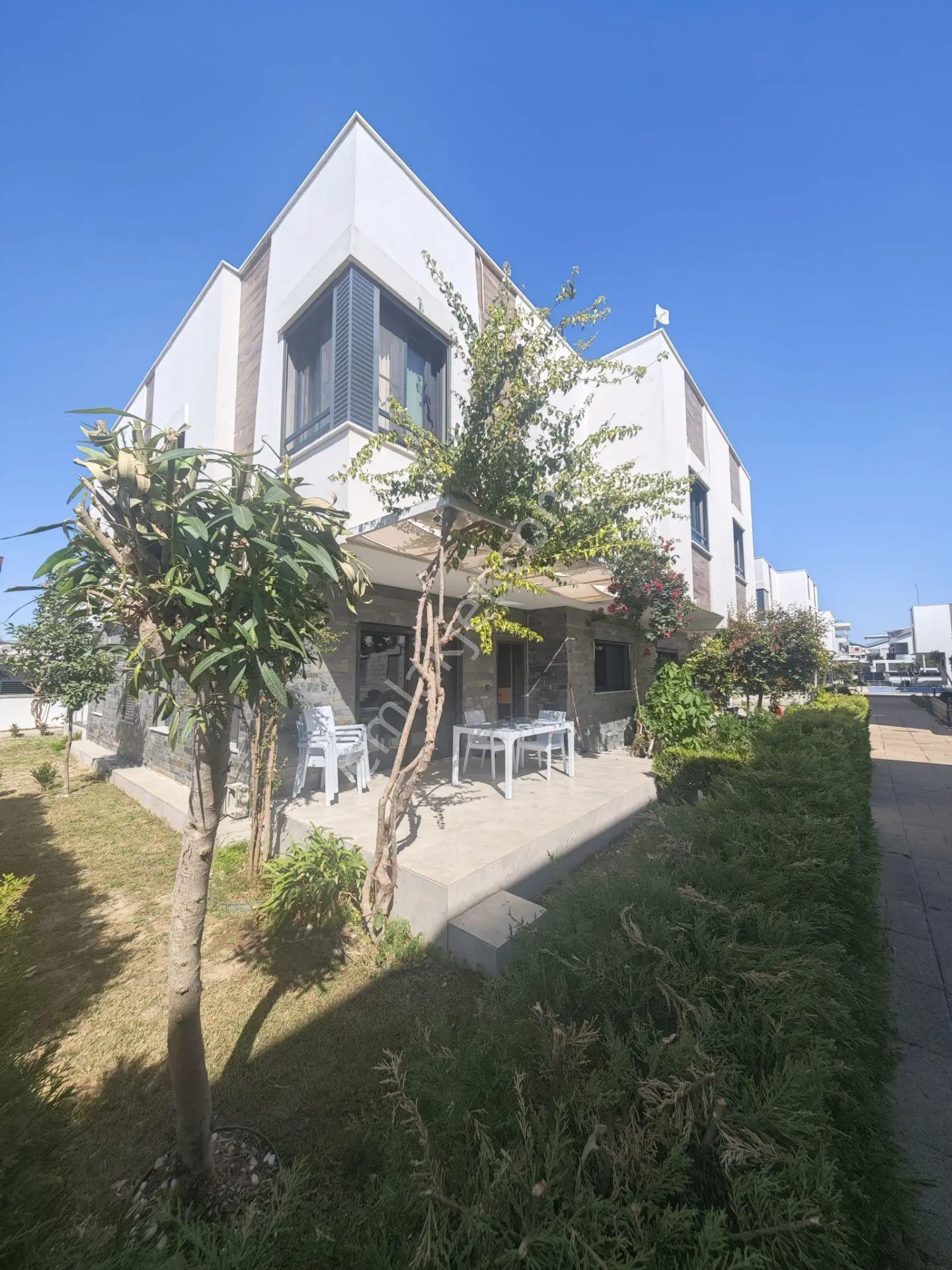 Didim Efeler Mahallesi'nde Havuzlu 3+1 Eşyalı Villa — fotoğraf 2