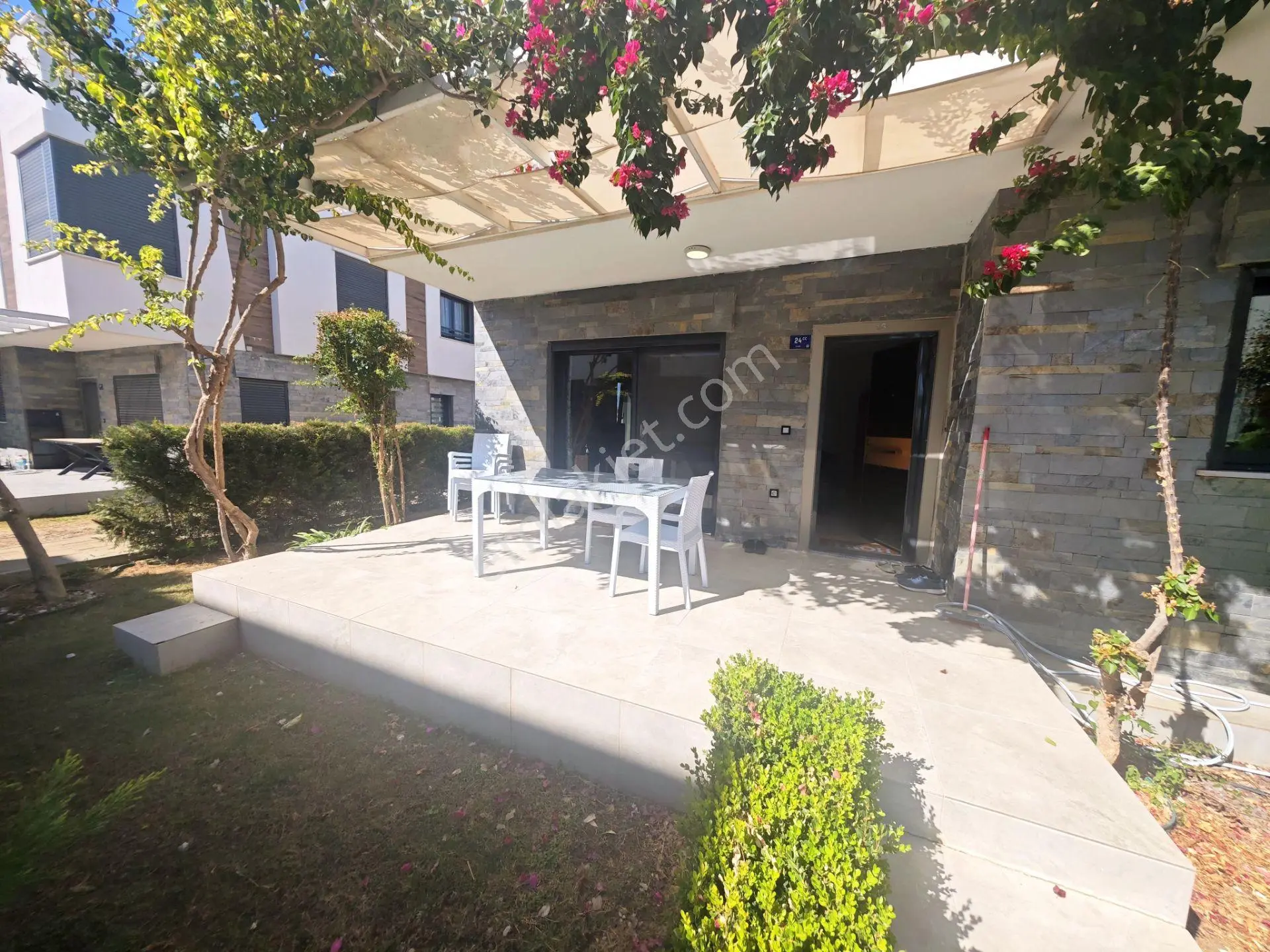 Didim Efeler Mahallesi'nde Havuzlu 3+1 Eşyalı Villa — fotoğraf 3