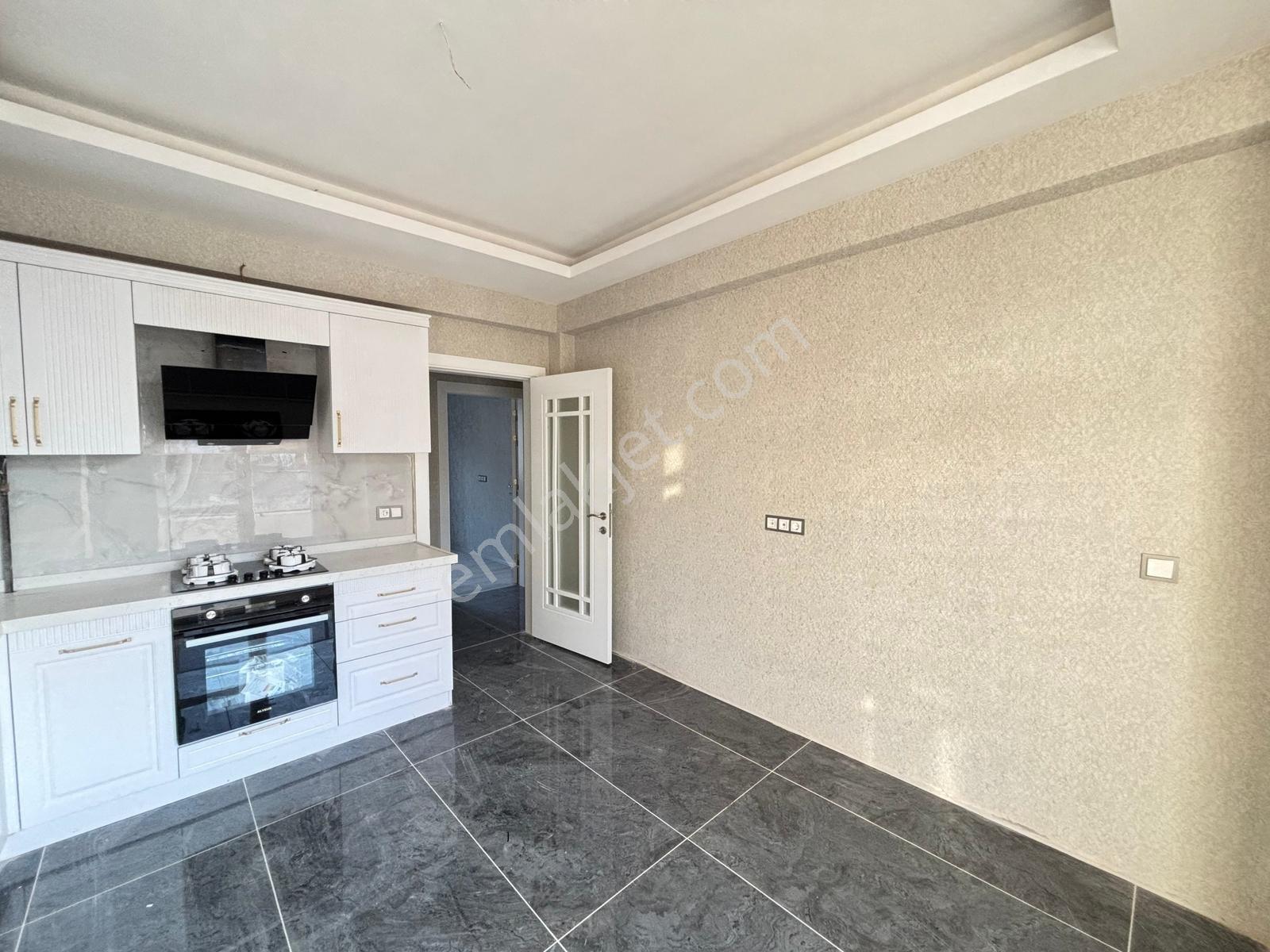 Uluğbey Mah.cadde Cepheli Geniş Ferah 3+1 Lüks Daire — fotoğraf 7