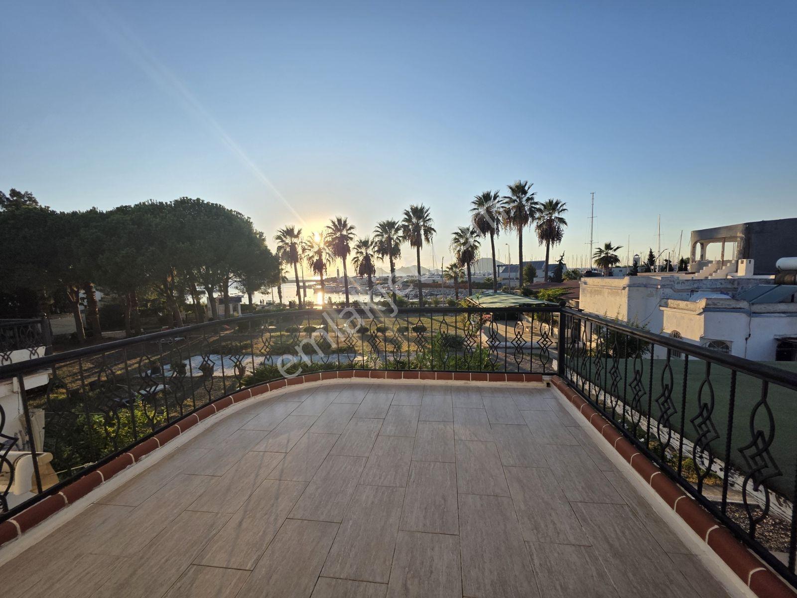 Denize Sıfır Marinanin Karsisinda Villa Barbaros Sitesi Turgutr — fotoğraf 17