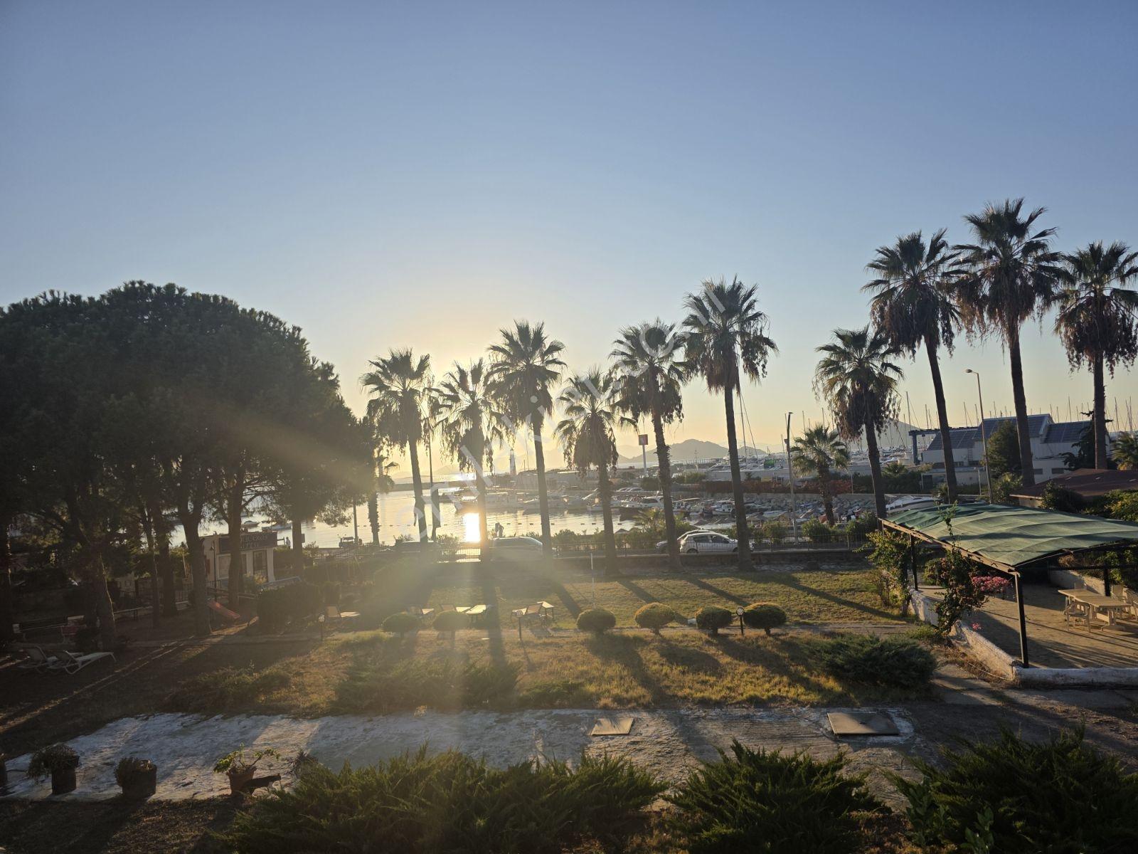 Denize Sıfır Marinanin Karsisinda Villa Barbaros Sitesi Turgutr — fotoğraf 18