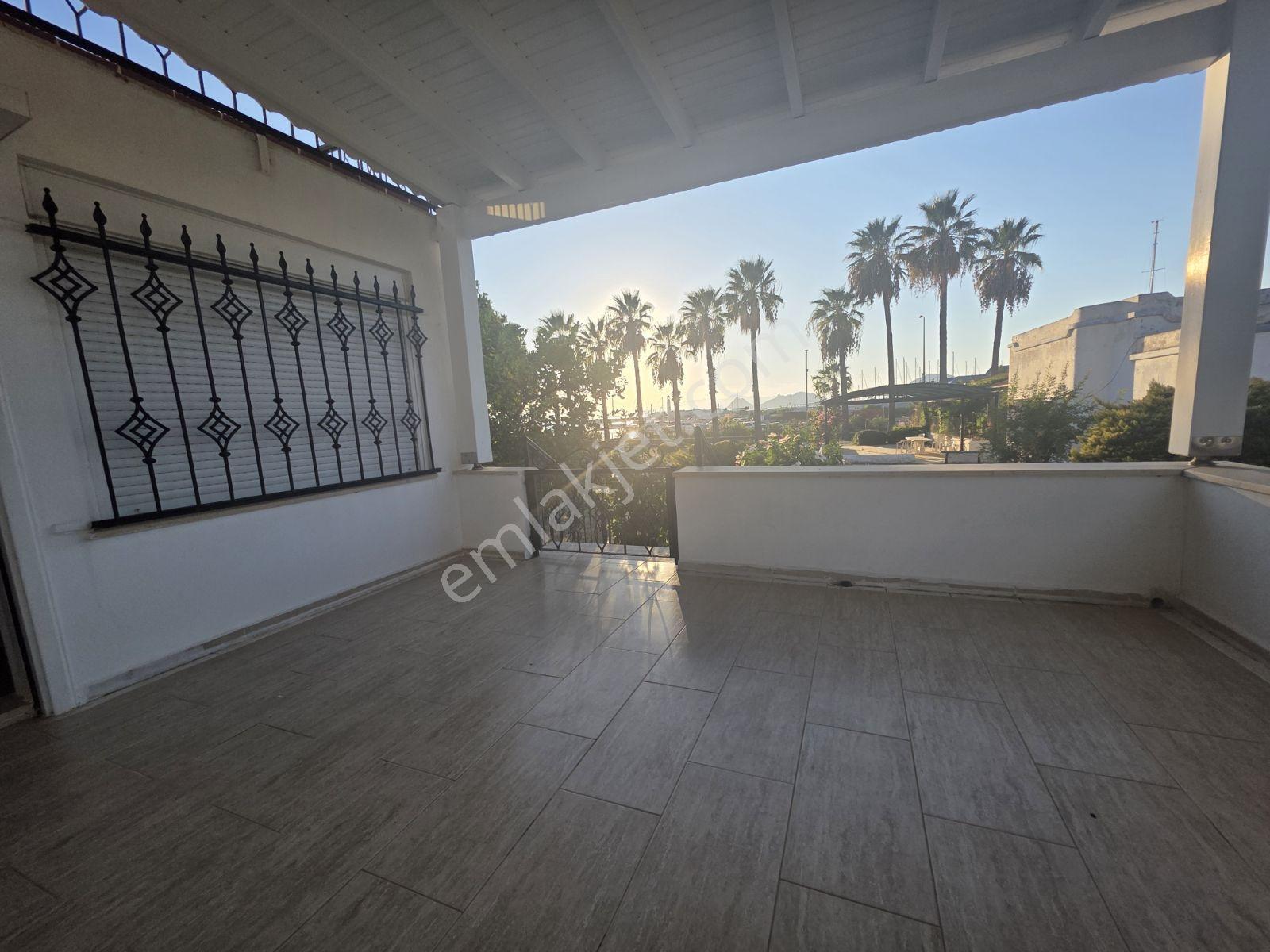 Denize Sıfır Marinanin Karsisinda Villa Barbaros Sitesi Turgutr — fotoğraf 25