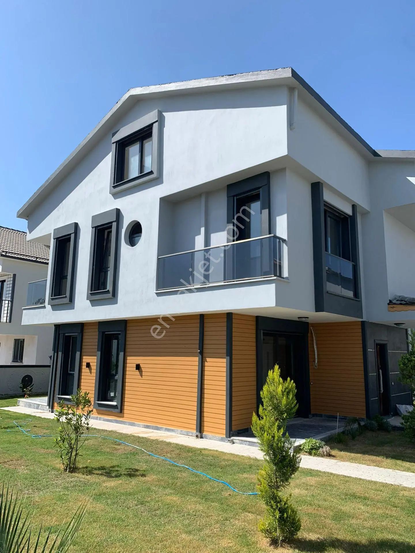 Didim Havuzlu Sitede Satılık 3+1 Villa