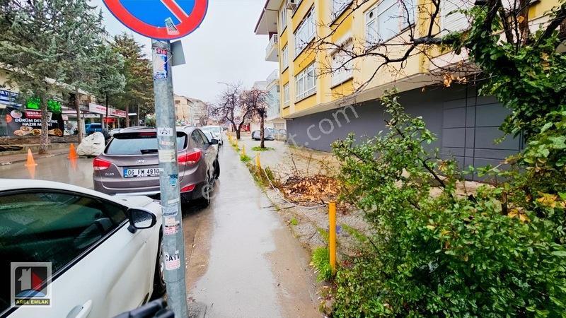 Arel'den Bahçelievler 3 Cd.üstü Köşe Konumda Otoparklı 3 Kat 3+1 — fotoğraf 5