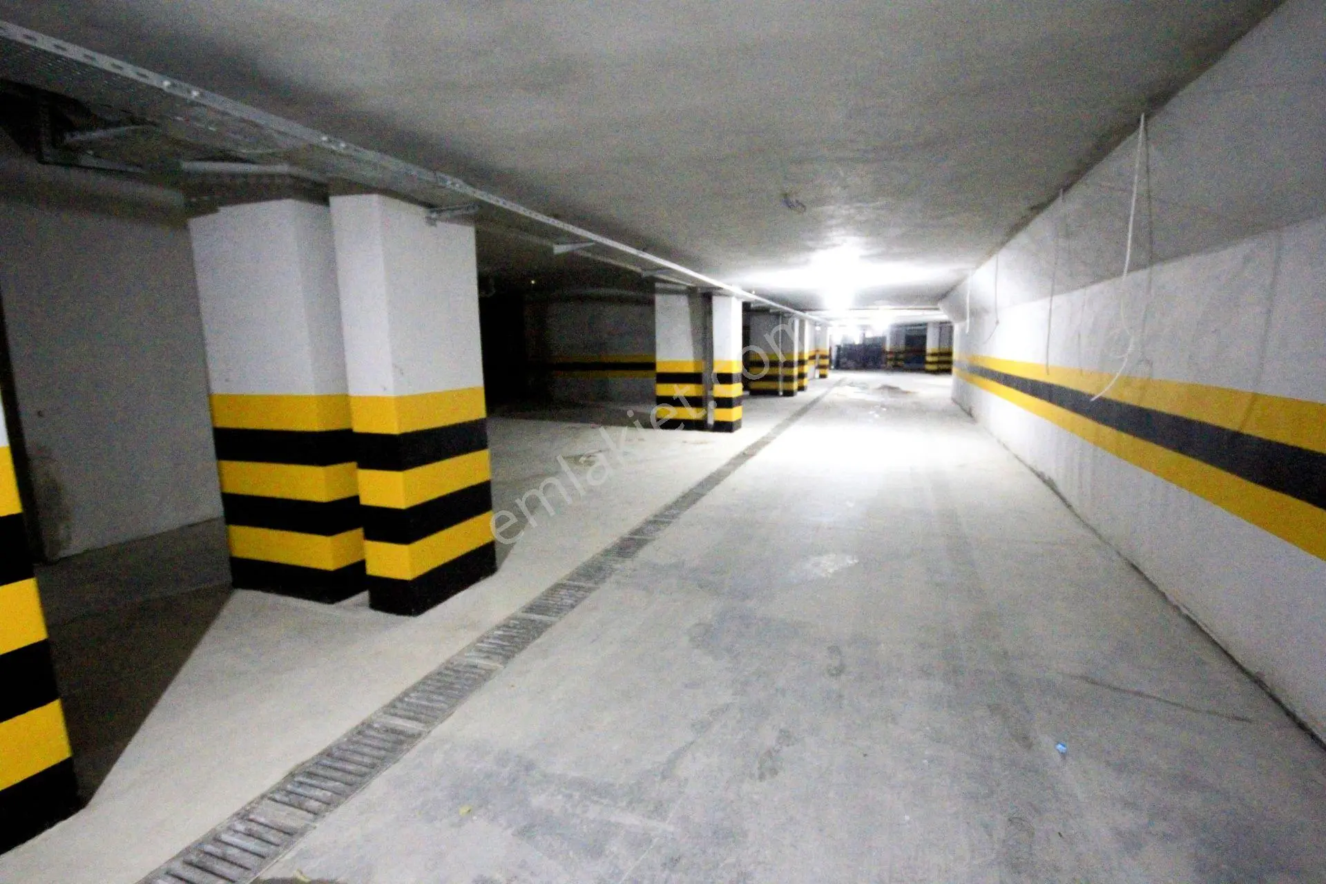 Aktif'ten Akçay'da Satılık Havuzlu ,otoparklı, Harika Fırsat 1+1daire — fotoğraf 2