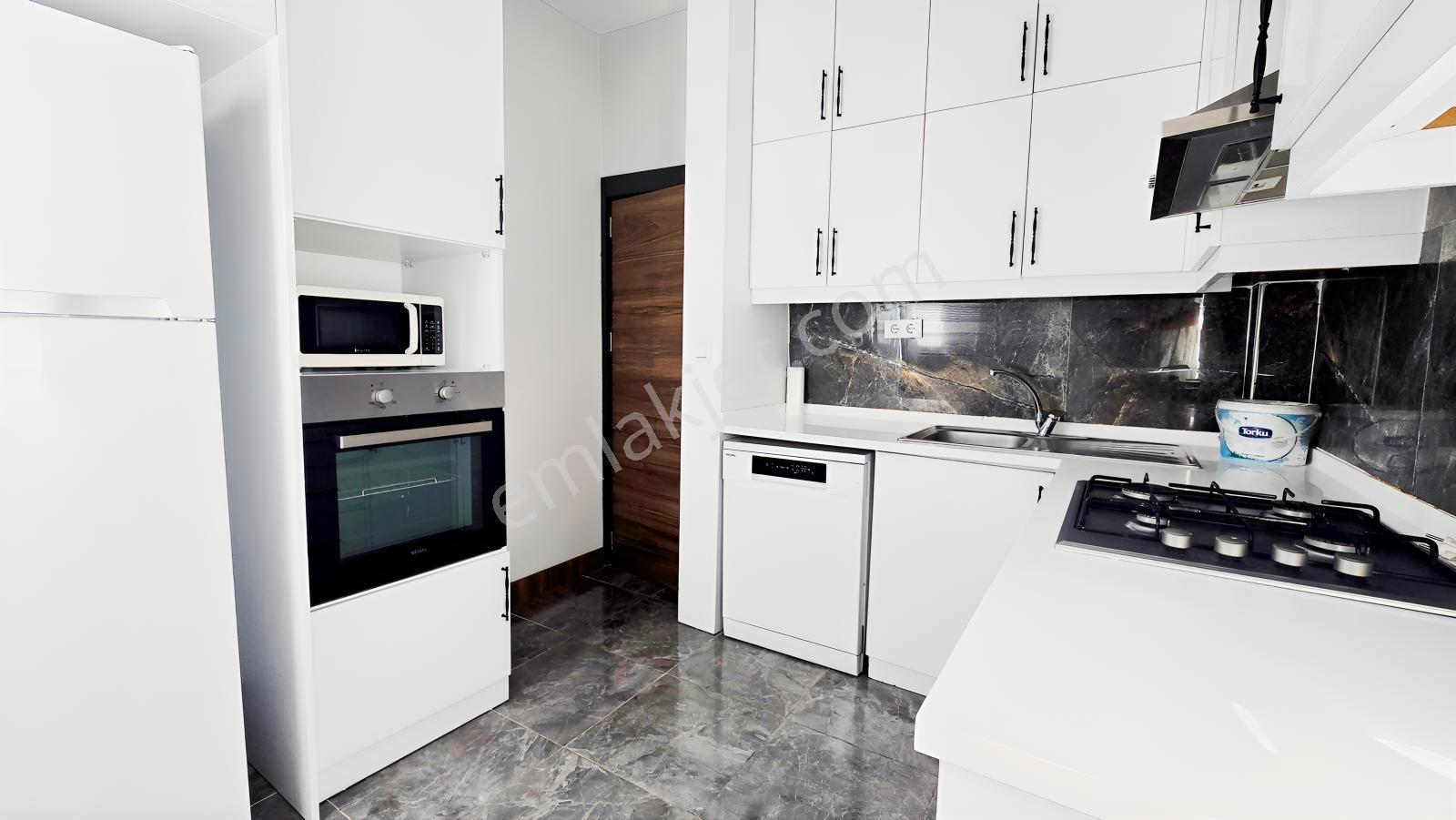 Güllük Caddesi Yakınıyeşil Manzaralıtamamen Yenilenmiş 3+1 Daire — fotoğraf 9