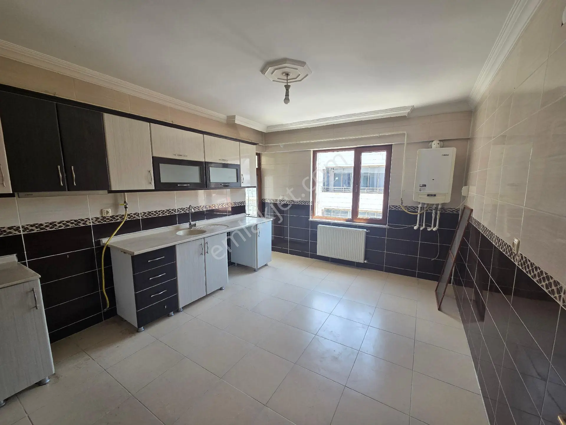 Doğukan Real Estate | Yeni Mahalle Zafran Kavşağı Yukarısı Satılık 3+1 Daire — fotoğraf 2