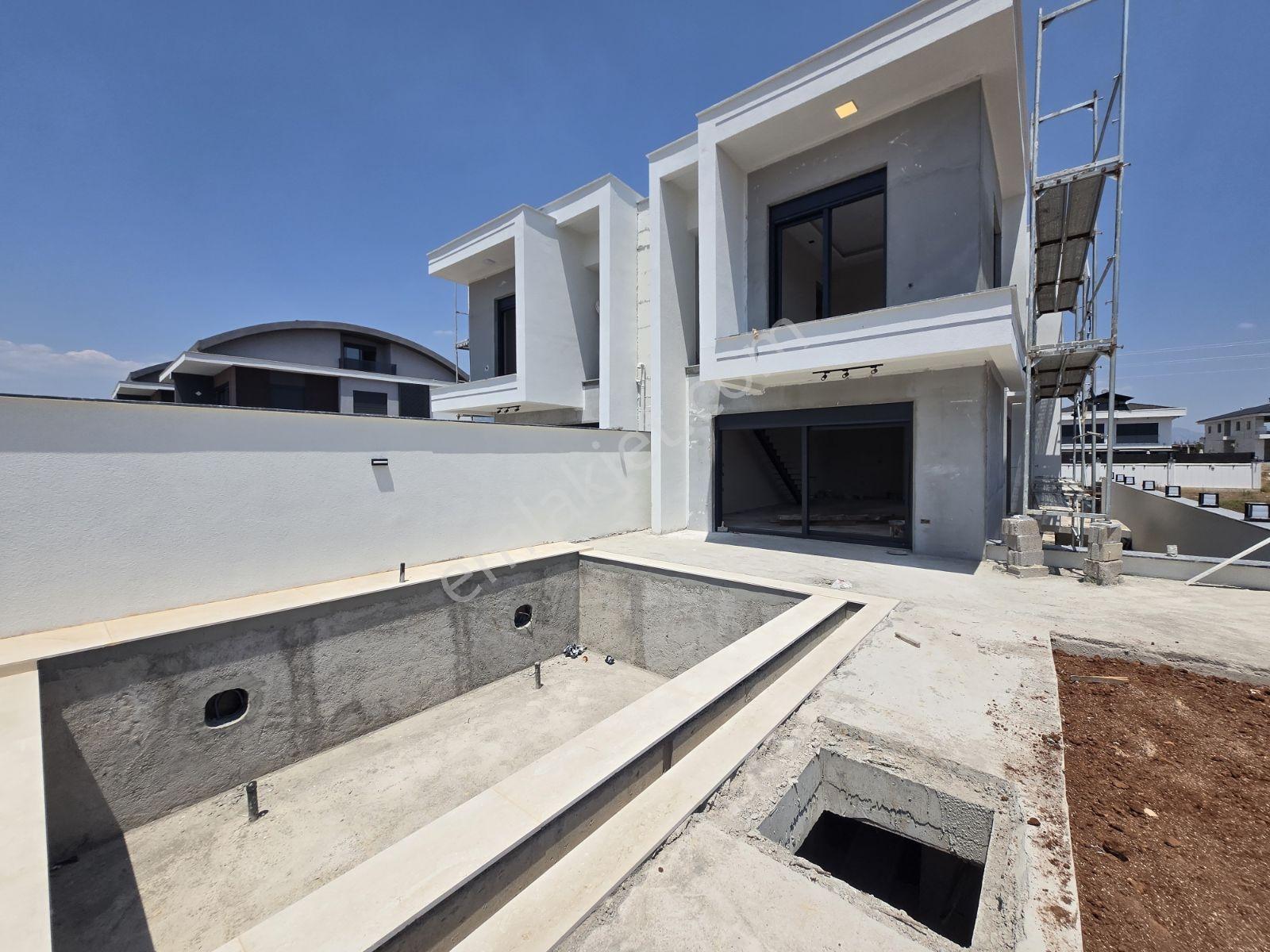 Akbaydan Döşemealtı'nda Otoparklı Havuzlu İkiz Villa Fırsat — fotoğraf 3