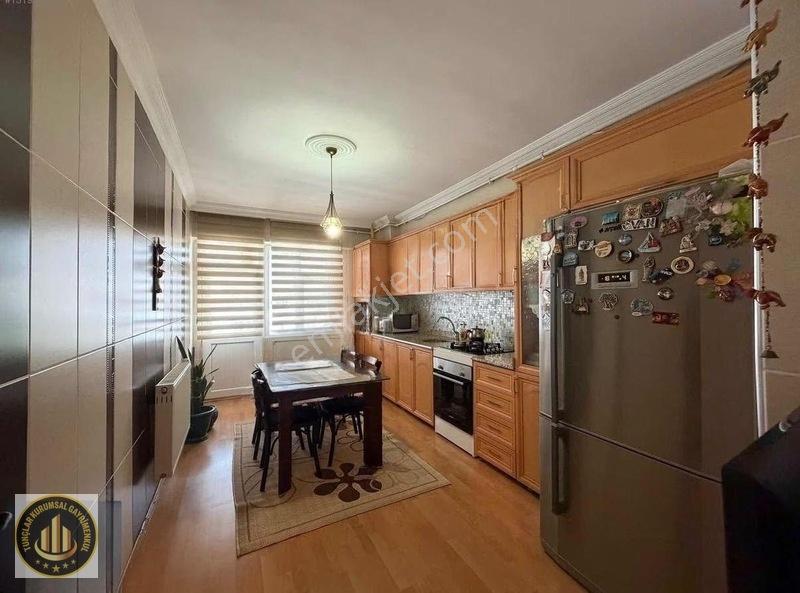 Toptancılar Civarında, Geniş Ve Ferah 3+1 Daire — fotoğraf 2