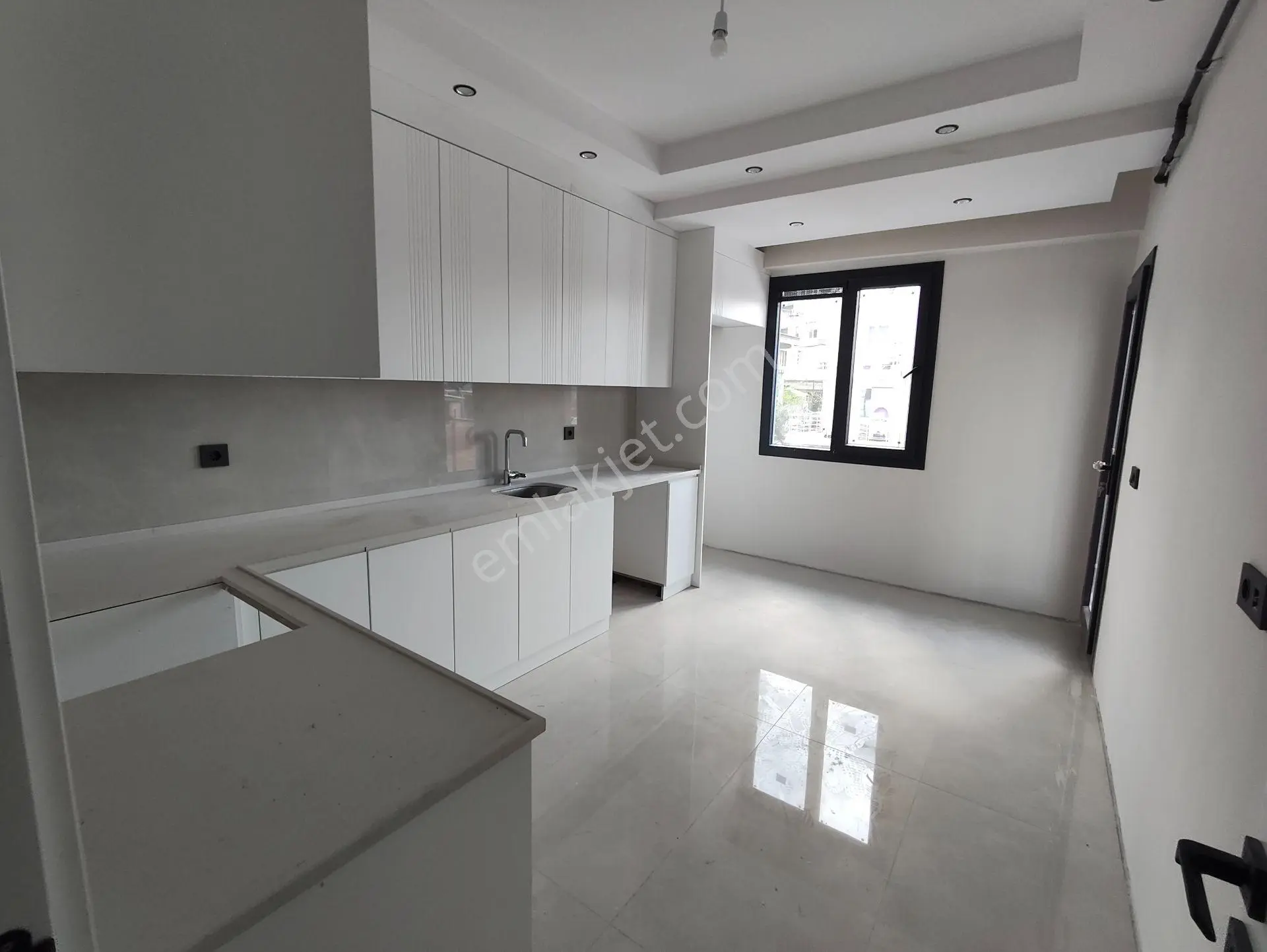 Gümüşçay’Da Satılık Sıfır 2+1 Arakat Daire | Asansörlü | Kapalı Otoparklı |
