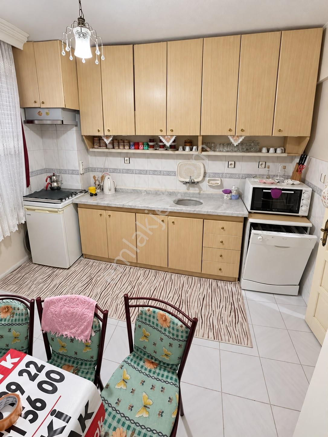 Bergama Fatih Mah. Korkmaz Sitesinde Eşyalı Satılık 3+1 Daire — fotoğraf 10