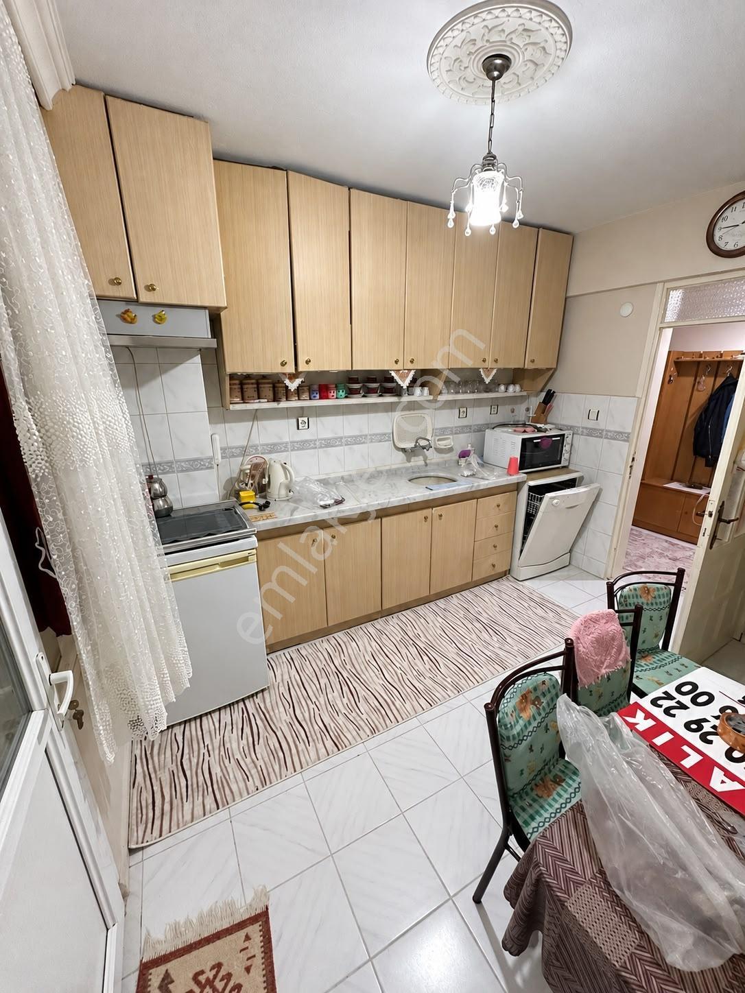 Bergama Fatih Mah. Korkmaz Sitesinde Eşyalı Satılık 3+1 Daire — fotoğraf 11