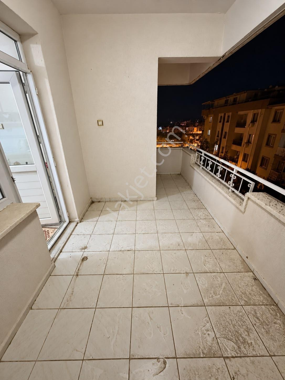 Bergama Fatih Mah. Korkmaz Sitesinde Eşyalı Satılık 3+1 Daire — fotoğraf 14