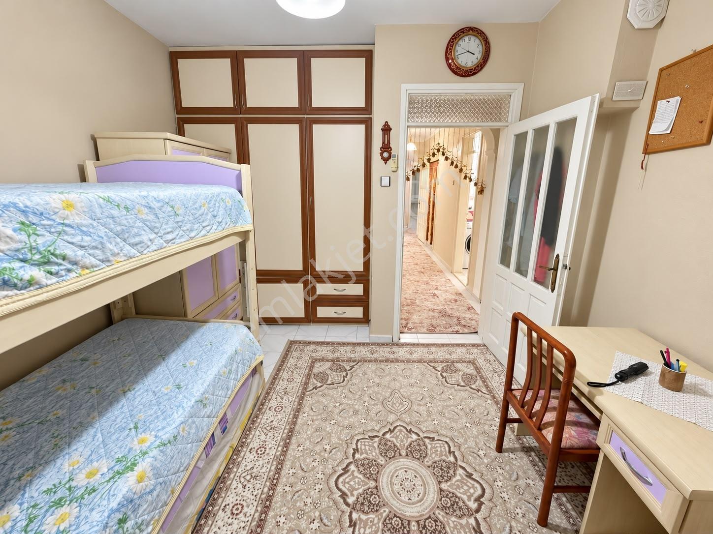 Bergama Fatih Mah. Korkmaz Sitesinde Eşyalı Satılık 3+1 Daire — fotoğraf 24