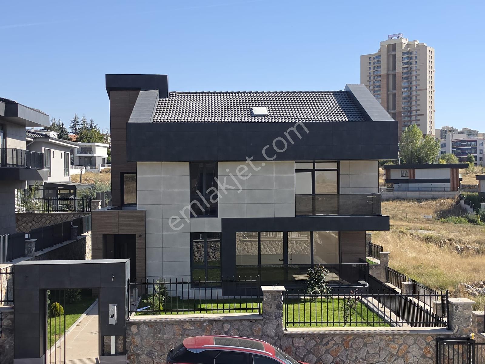 Beytepe'de Özel Yapılı, Geniş Bahçeli Ve Garajlı Lüks Villa — fotoğraf 4