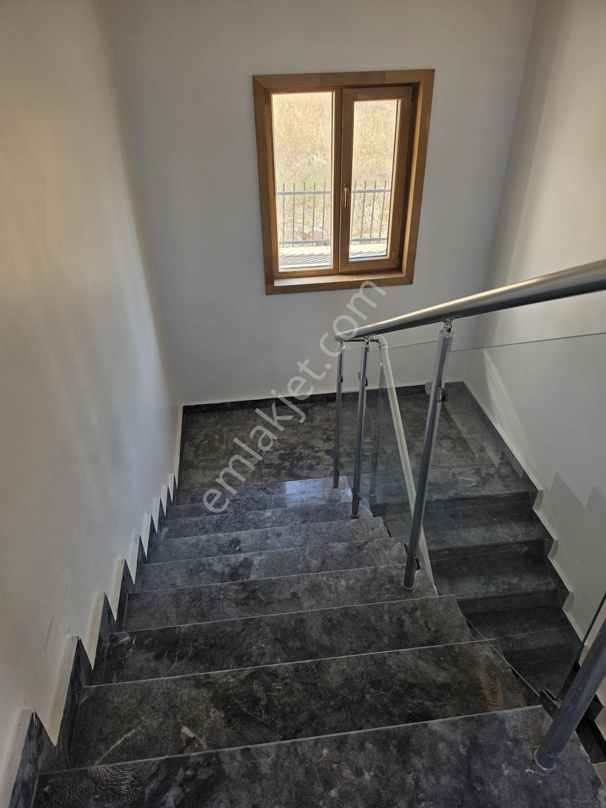 Beytepe'de Özel Yapılı, Geniş Bahçeli Ve Garajlı Lüks Villa — fotoğraf 21