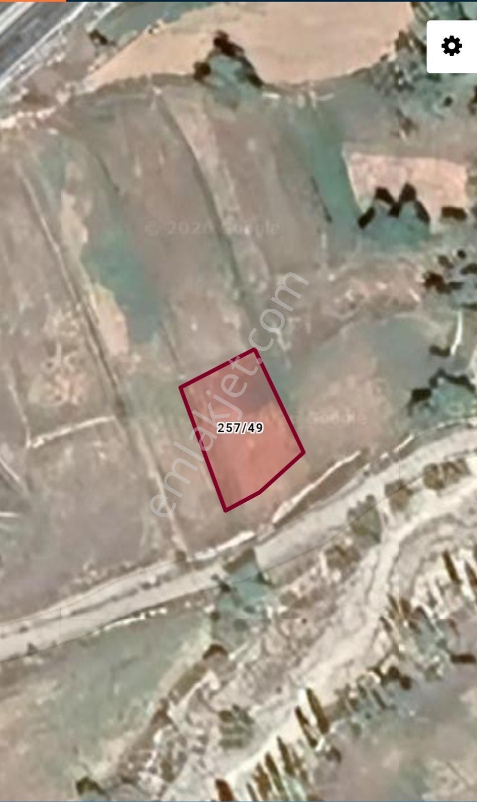 Lüx Erzurum'dan Tortum-aksu'da Ana Yolun Altında Satılık Tarla