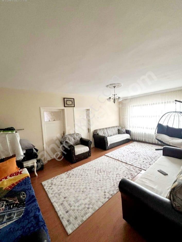 Benliler'den Cadde Üzerin'de 3+1 Katta Yapılı Acil Satılık Daire — fotoğraf 4
