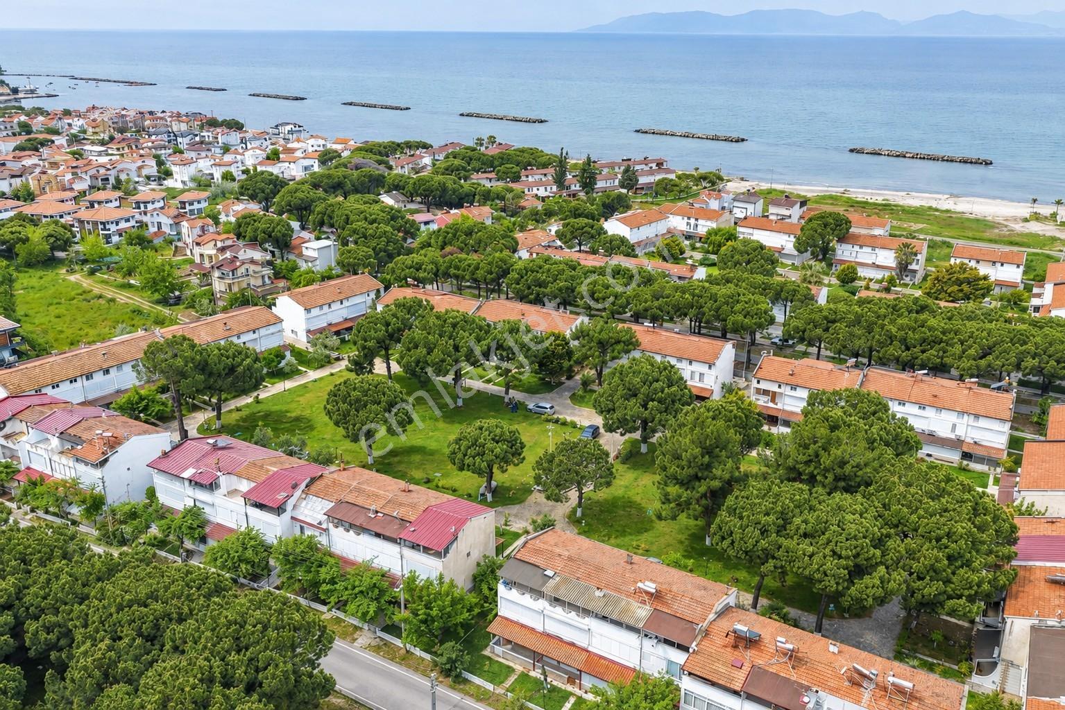 Umas Solutıon'Dan Plaja 100 Metre - Bakımlı - Bahçeli 3+1 Villa