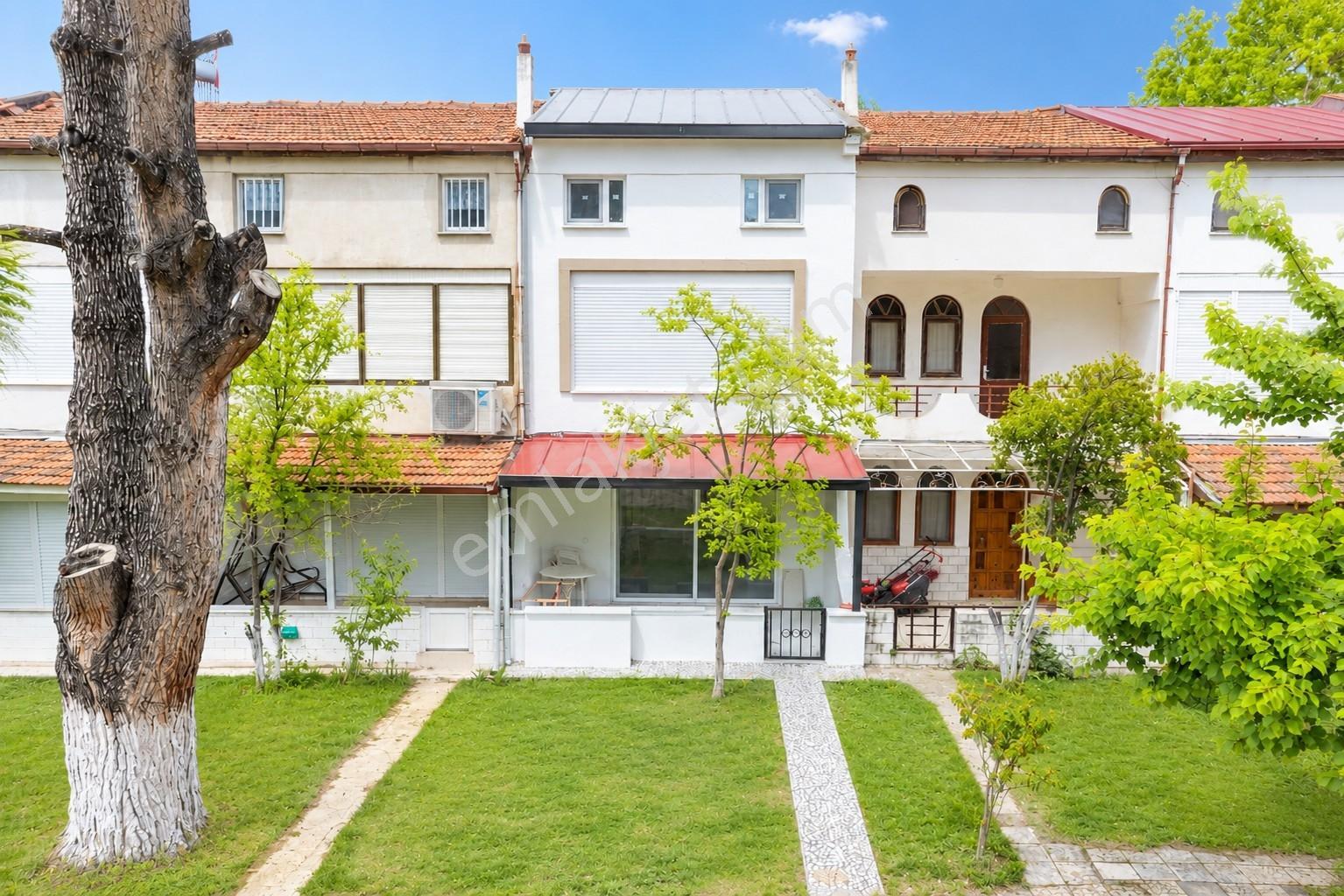 Umas Solutıon'dan Plaja 100 Metre - Bakımlı - Bahçeli 3+1 Villa — fotoğraf 3
