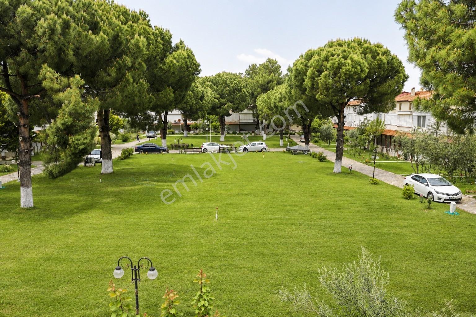 Umas Solutıon'dan Plaja 100 Metre - Bakımlı - Bahçeli 3+1 Villa — fotoğraf 9