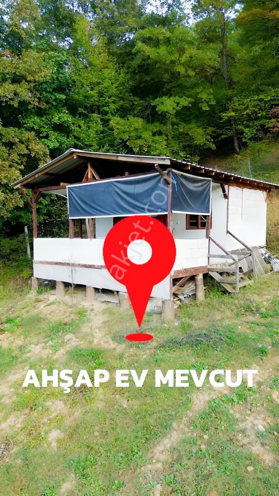 Oylat Yolunda Dere Boyu+tel Örgülü+ahşap Kulübeli Tarla Hobilik — fotoğraf 2