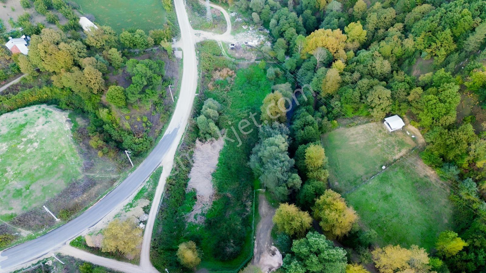 Oylat Yolunda Dere Boyu+tel Örgülü+ahşap Kulübeli Tarla Hobilik — fotoğraf 19